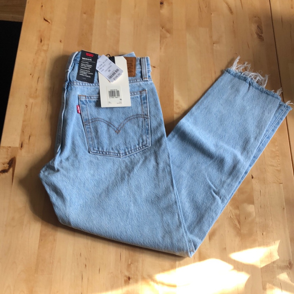 LEVI’S wedgie size 26 BRAND NEW!